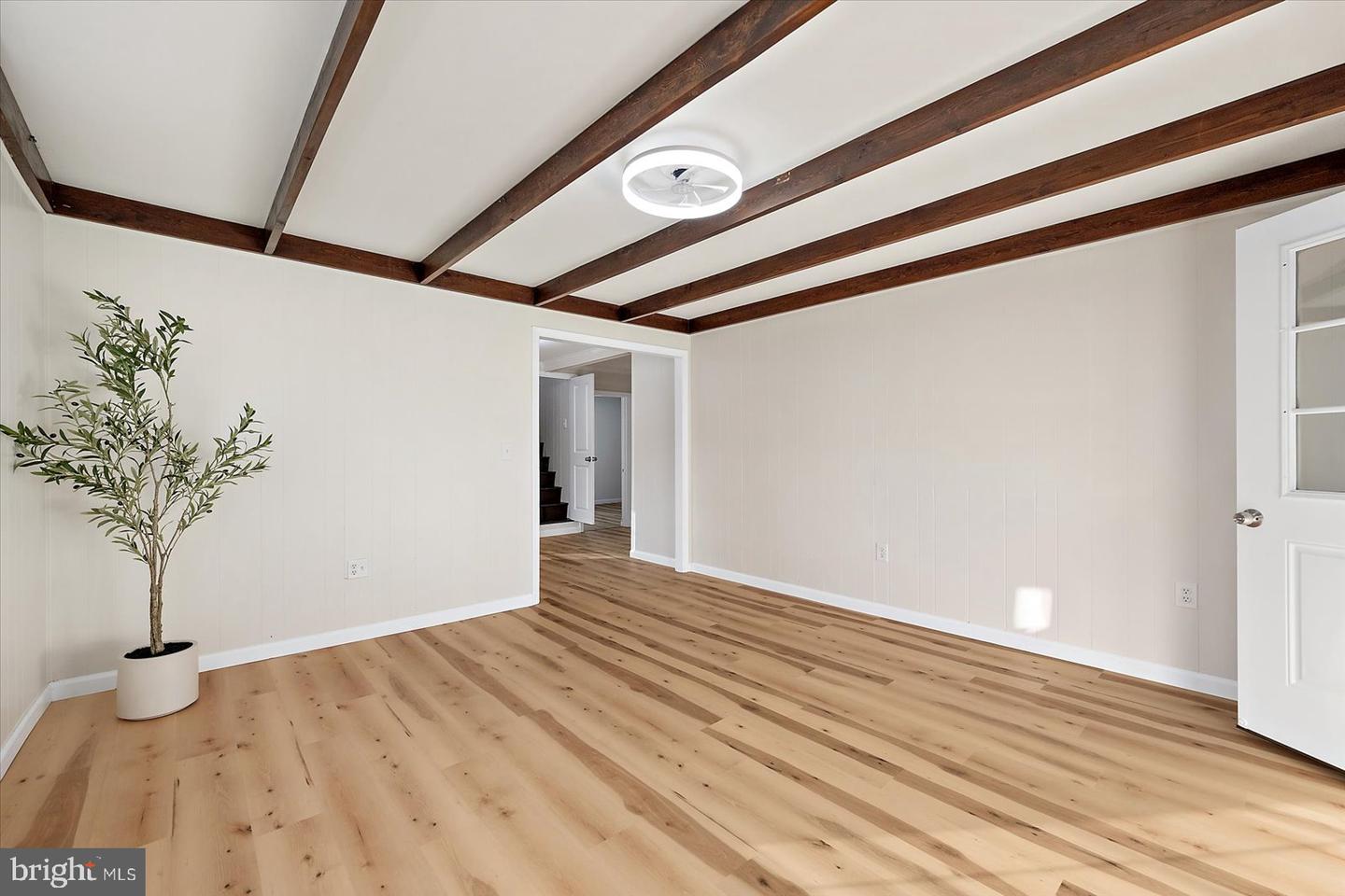 277 S Somerset Ave Property Photo 7