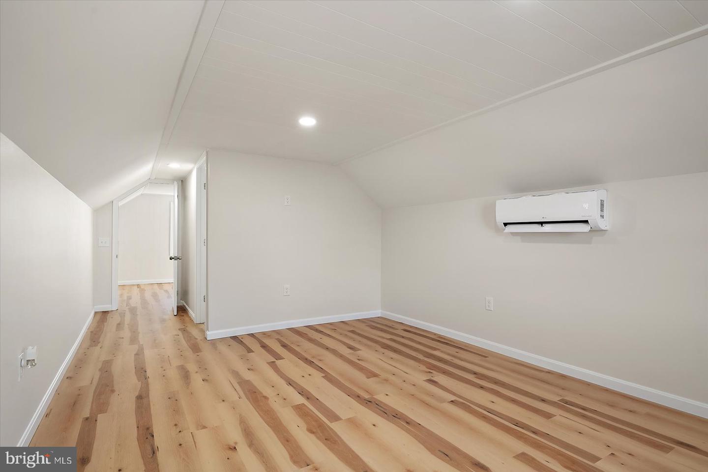 277 S Somerset Ave Property Photo 36