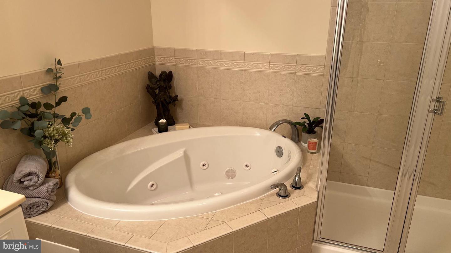 103 Williams St #416 Property Photo 18