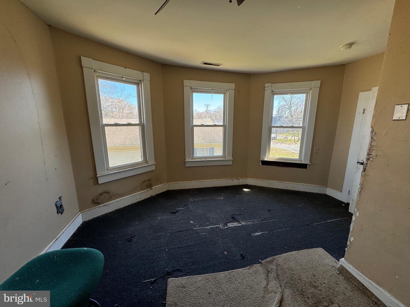 30432 Oak St Property Photo 9