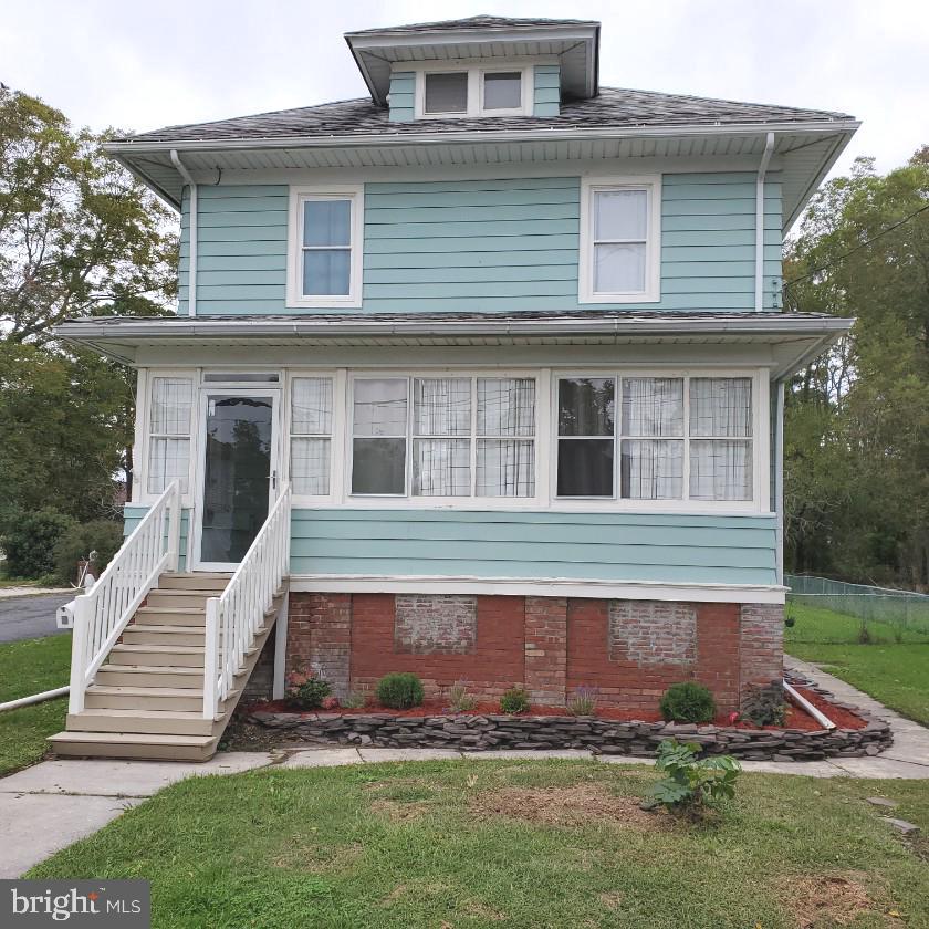 16 Columbia Ave Property Photo 2