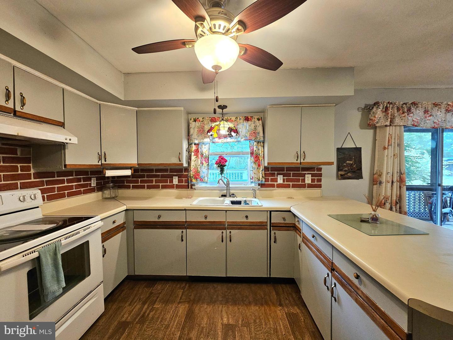 29769 Kingston Ln Property Photo 8