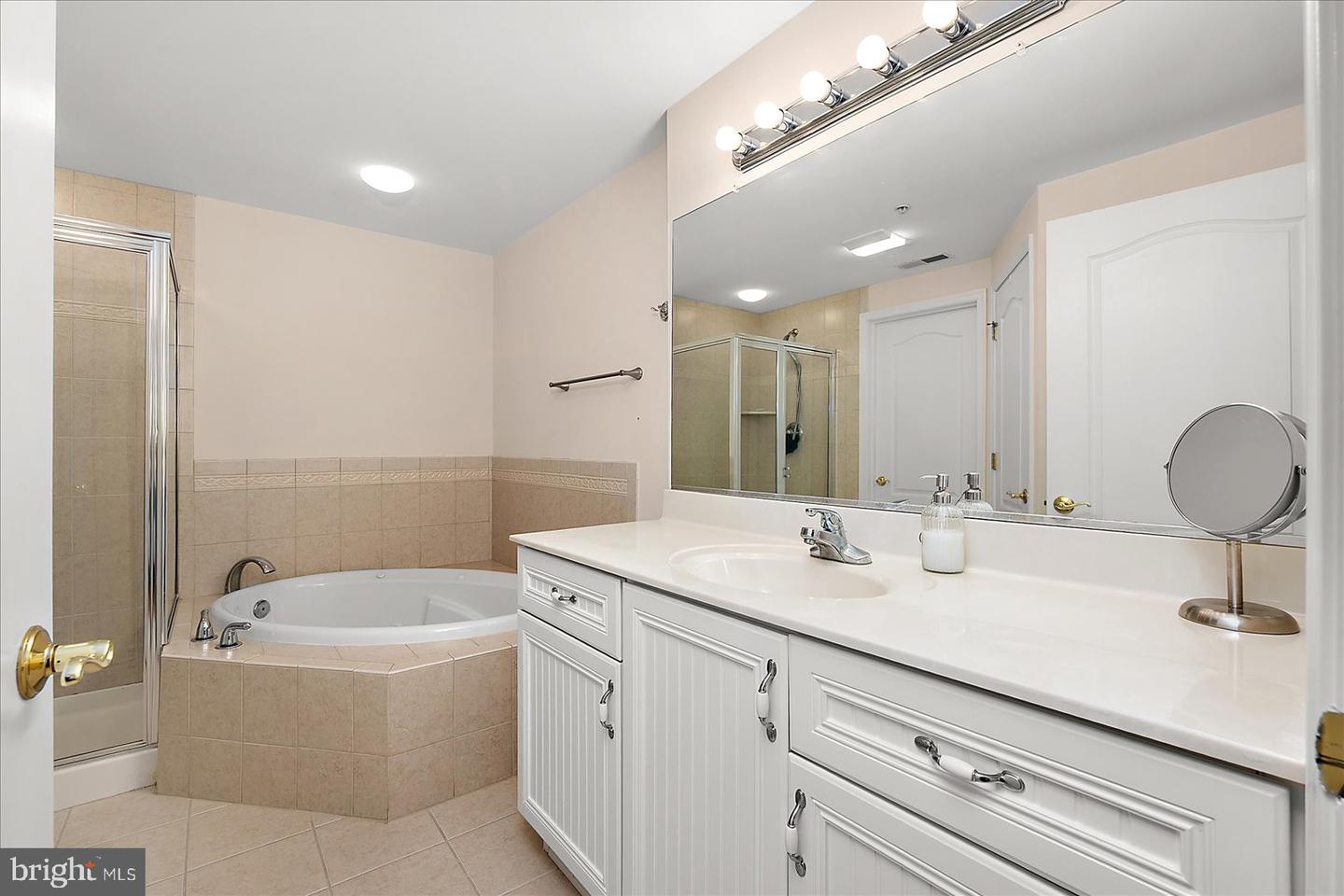 103 Williams St #517 Property Photo 23