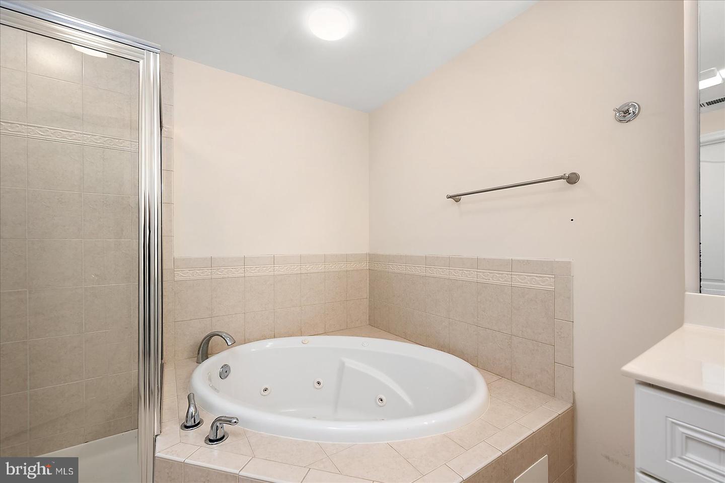 103 Williams St #517 Property Photo 25