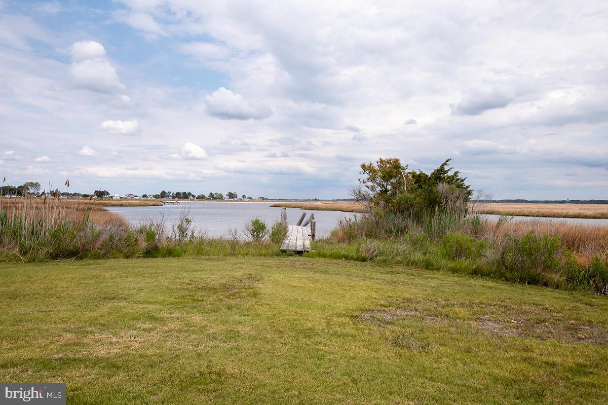 25678 Frenchtown Rd Property Photo 8