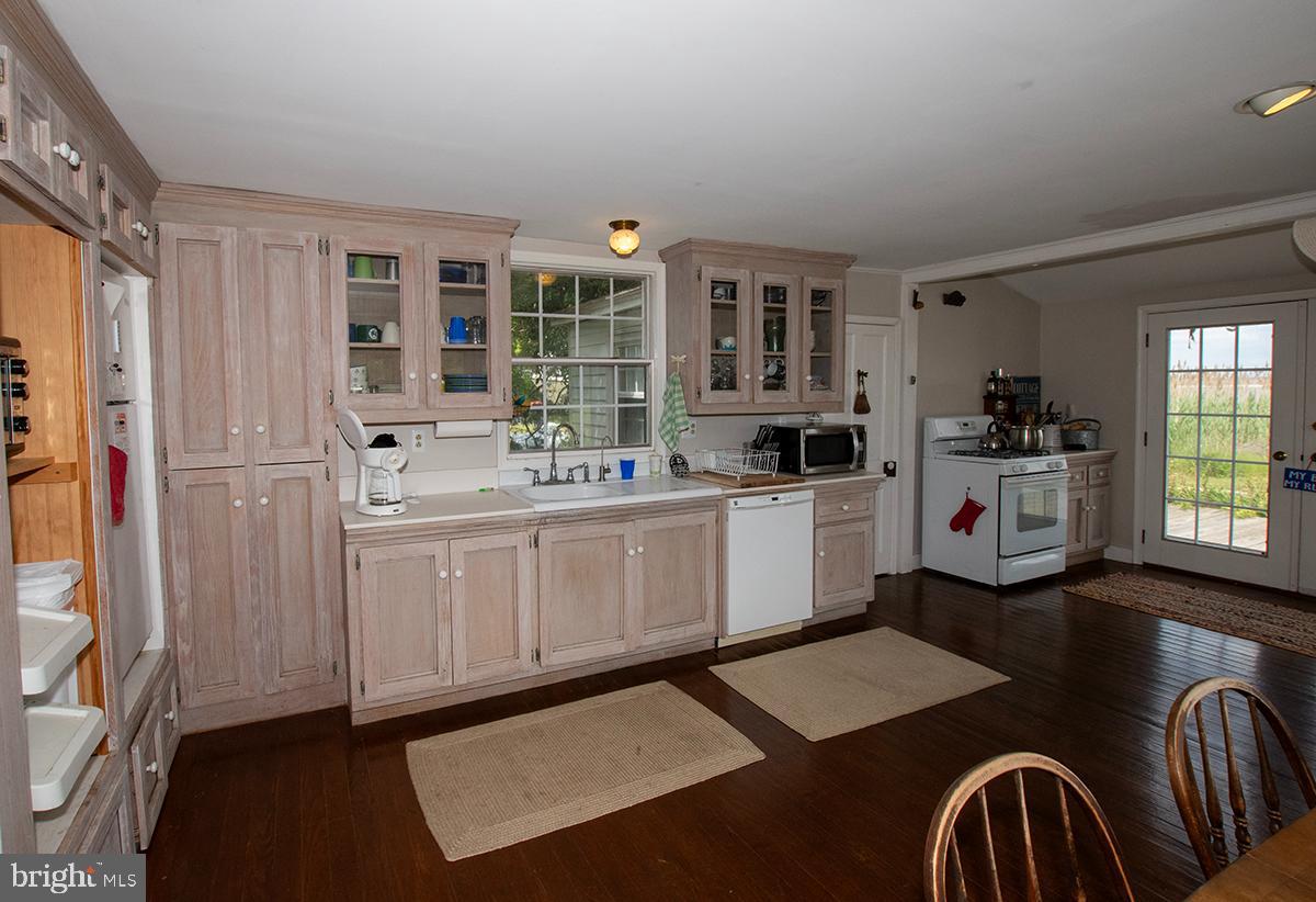 25678 Frenchtown Rd Property Photo 9