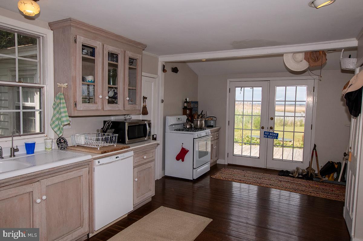 25678 Frenchtown Rd Property Photo 10
