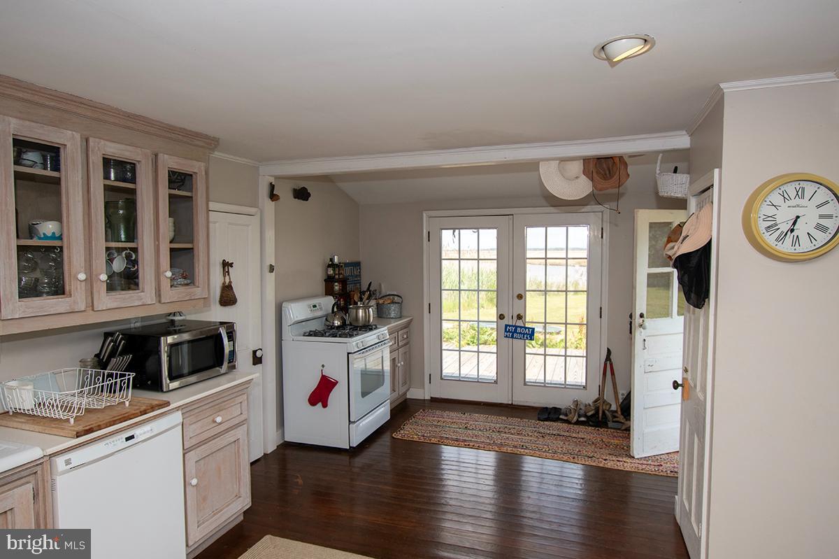 25678 Frenchtown Rd Property Photo 12