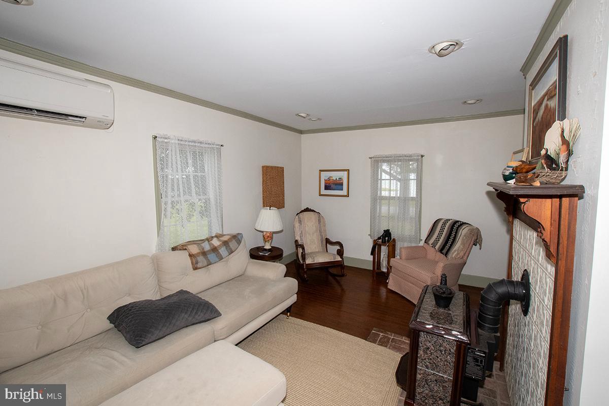 25678 Frenchtown Rd Property Photo 17