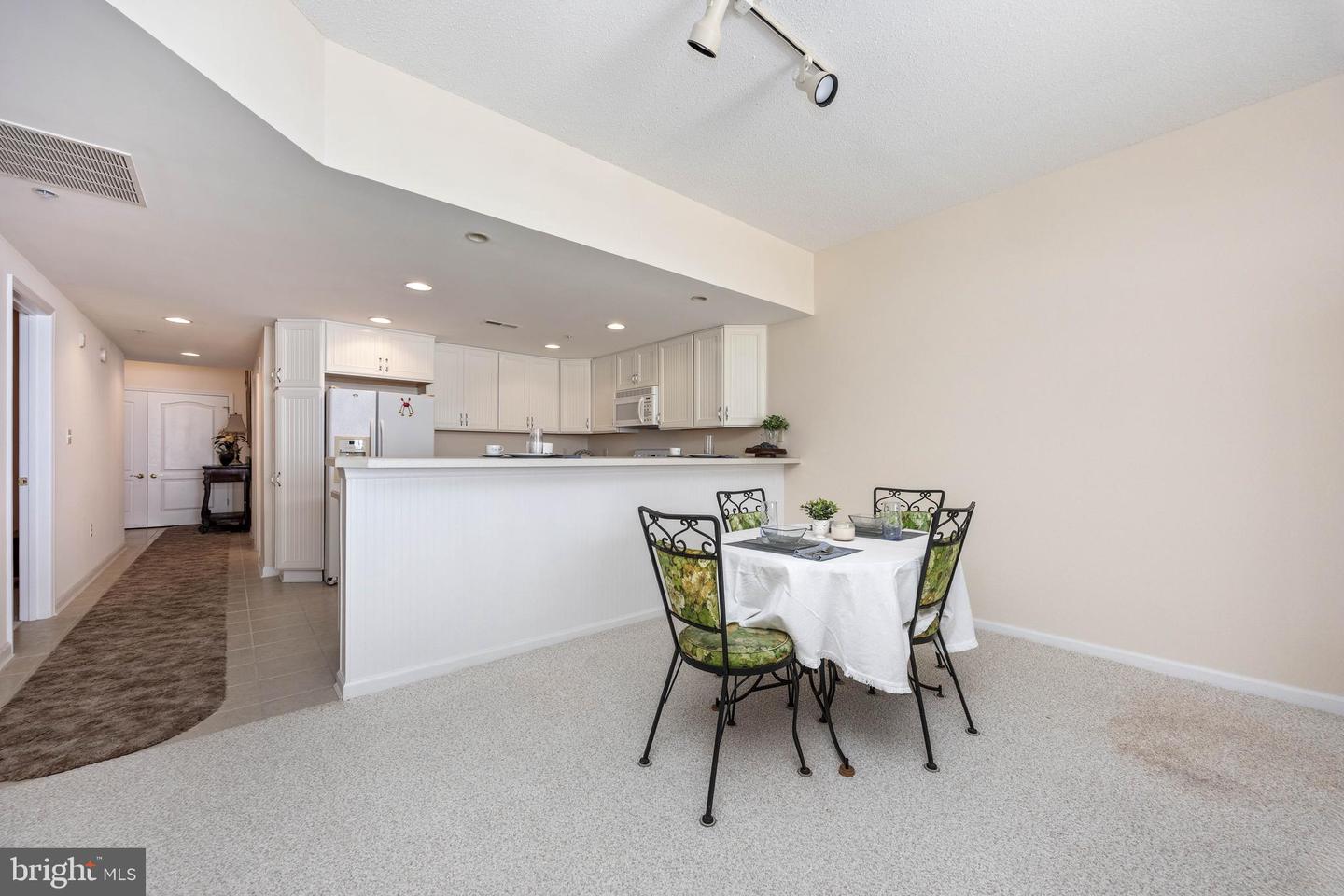 103 Williams St #416 Property Photo 32