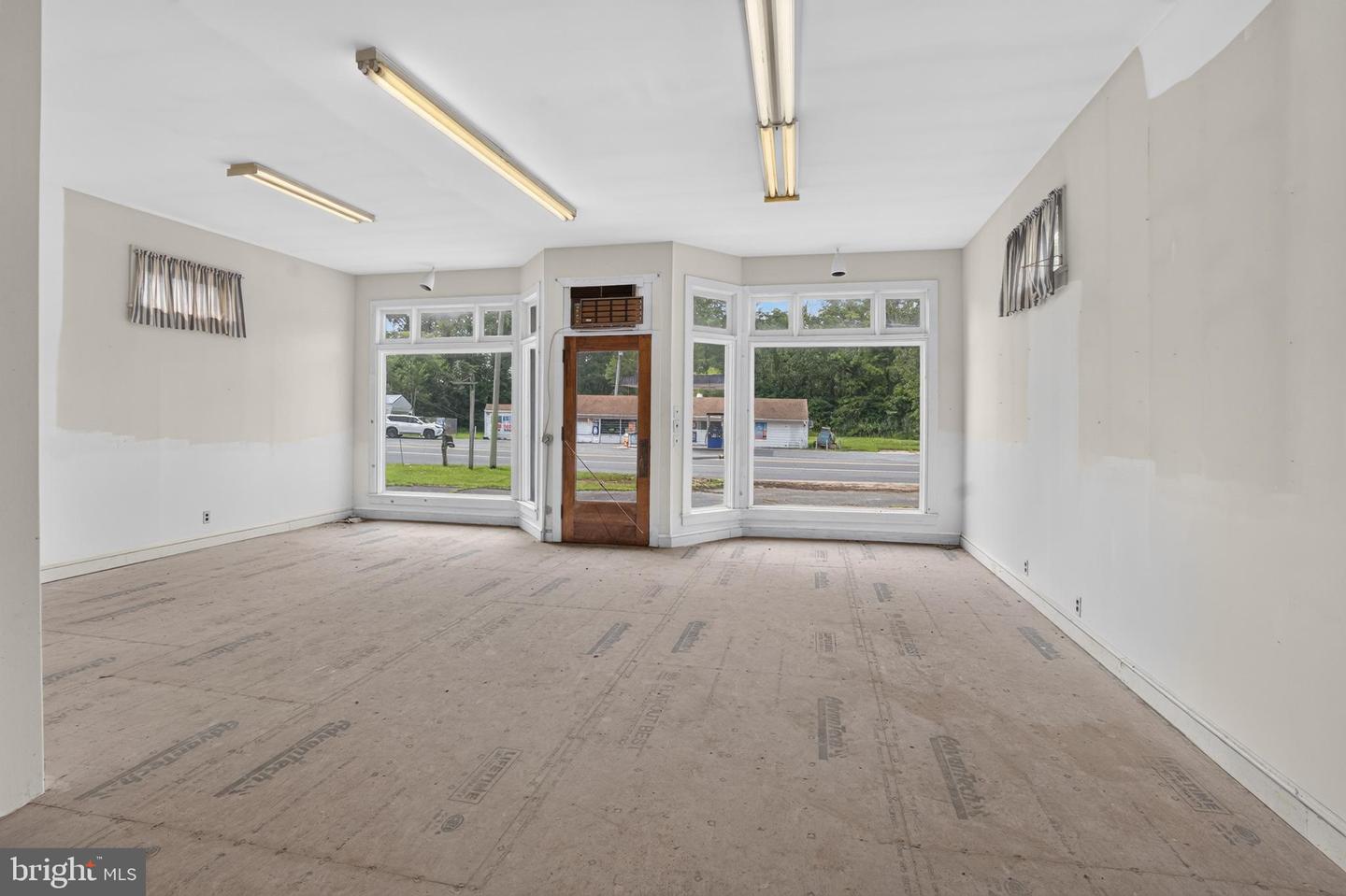 34082 Market St Property Photo 5