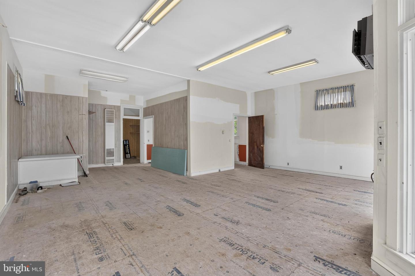 34082 Market St Property Photo 6