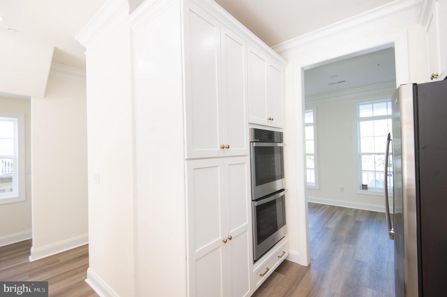 300 Dixon St #201 Property Photo 17