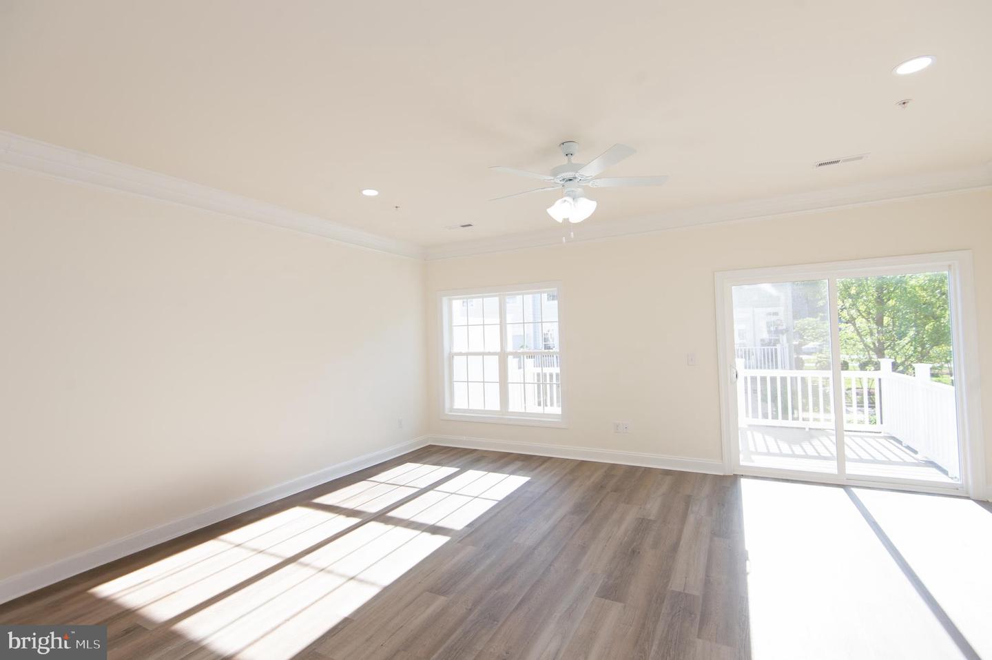 300 Dixon St #201 Property Photo 19