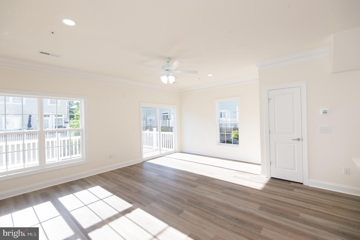 300 Dixon St #201 Property Photo 20
