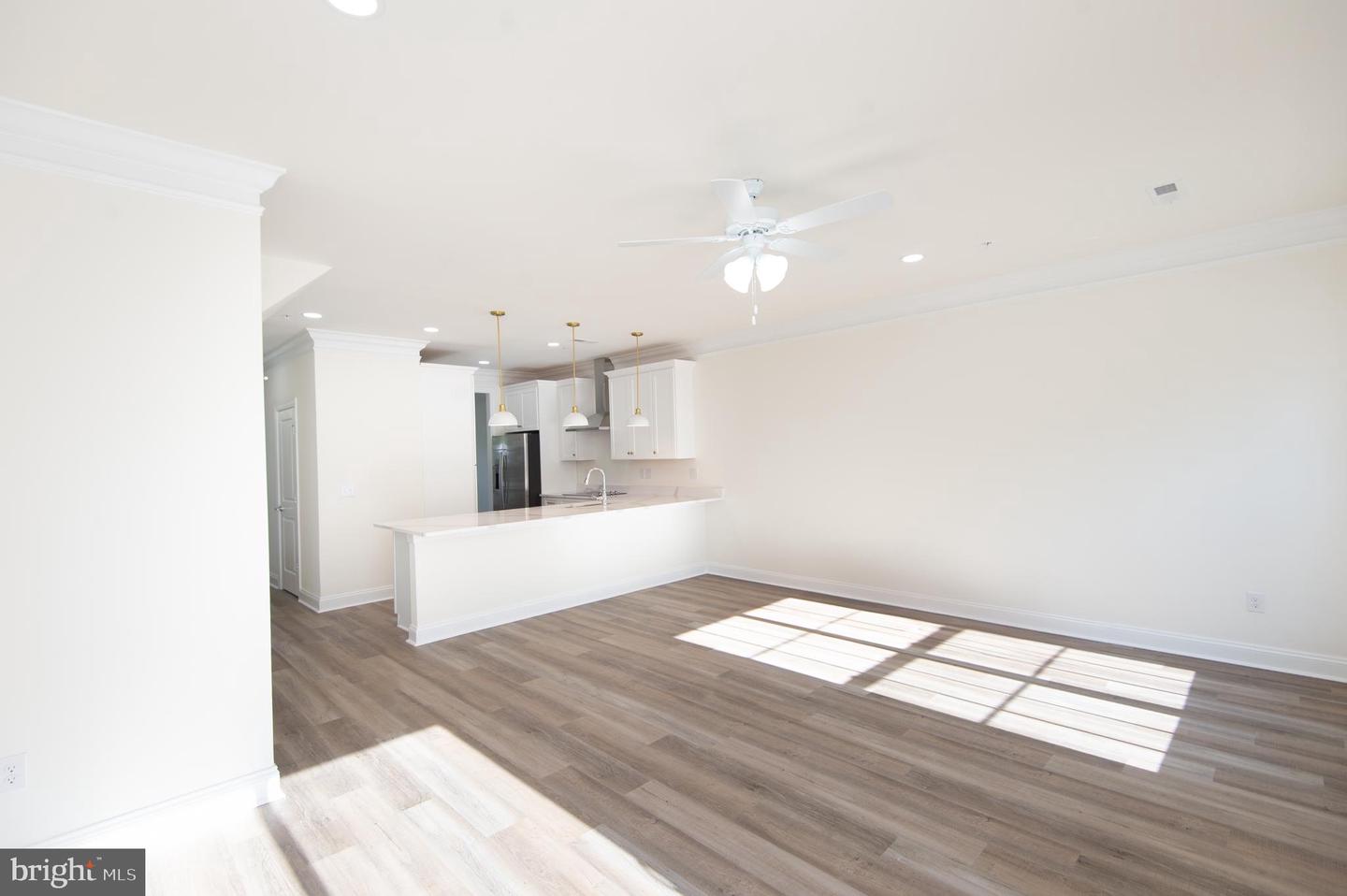 300 Dixon St #201 Property Photo 24