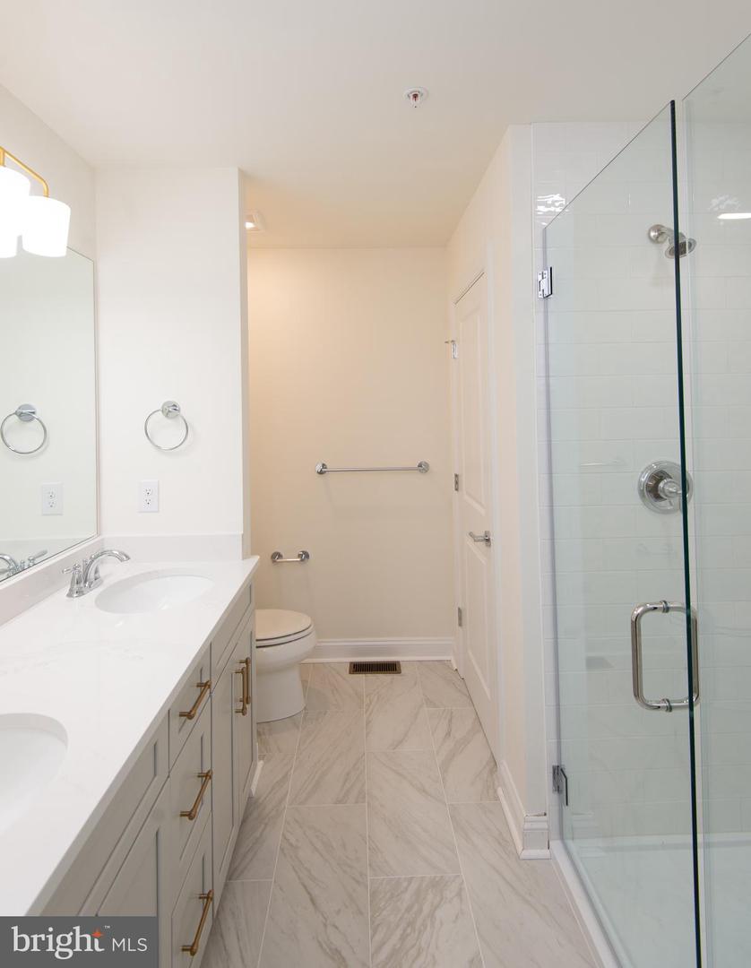 300 Dixon St #201 Property Photo 26