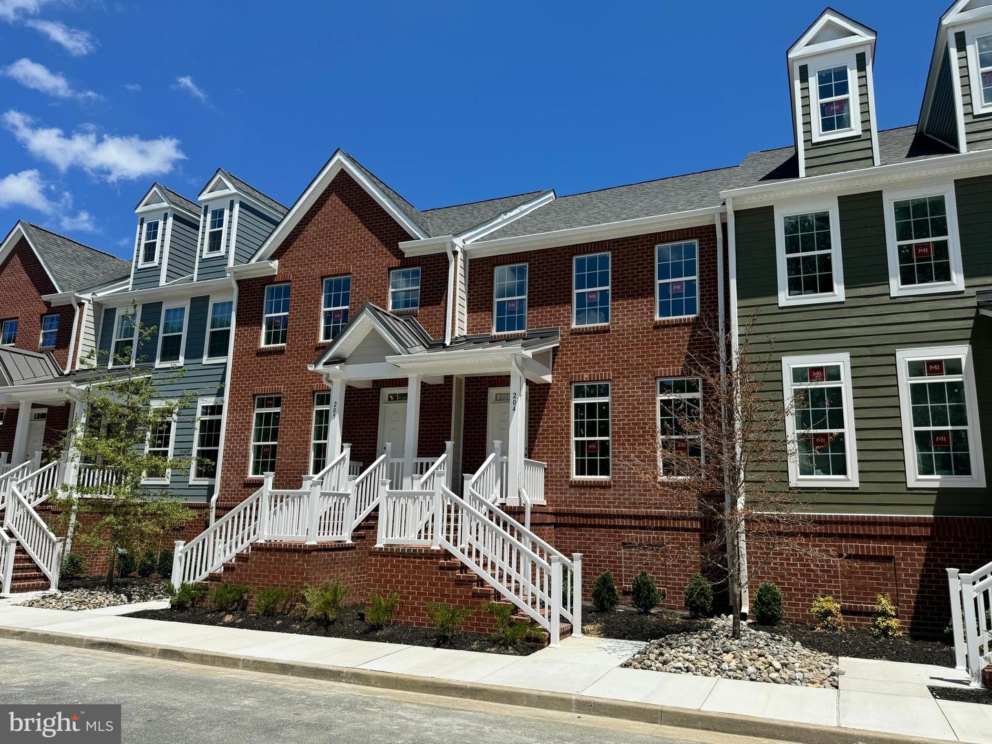 300 Dixon St #204 Property Photo 3