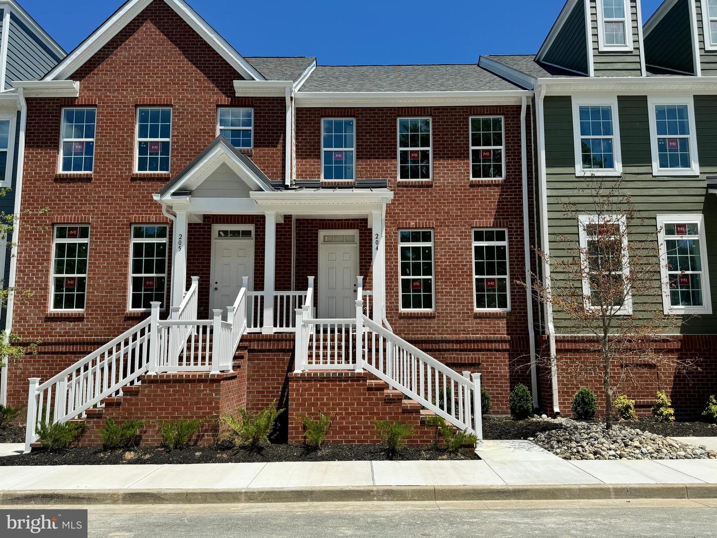 300 Dixon St #204 Property Photo 4