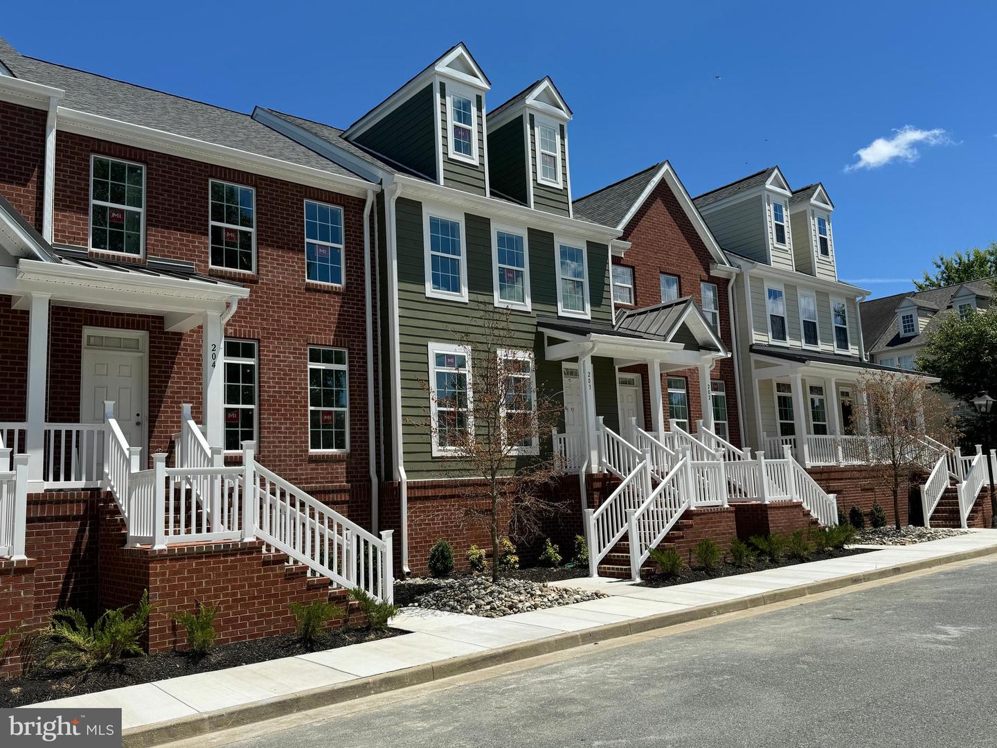 300 Dixon St #204 Property Photo 5