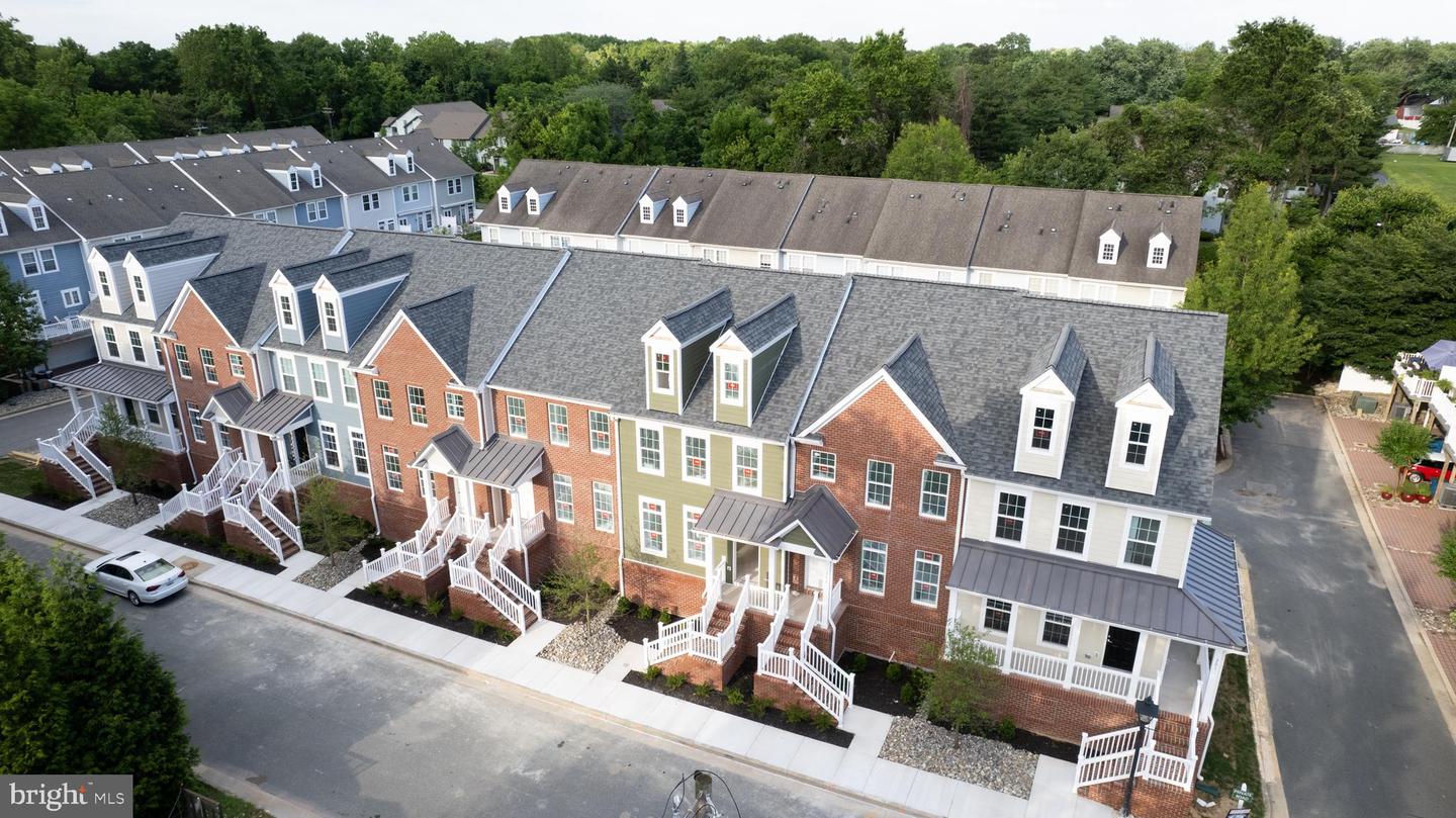 300 Dixon St #204 Property Photo 8