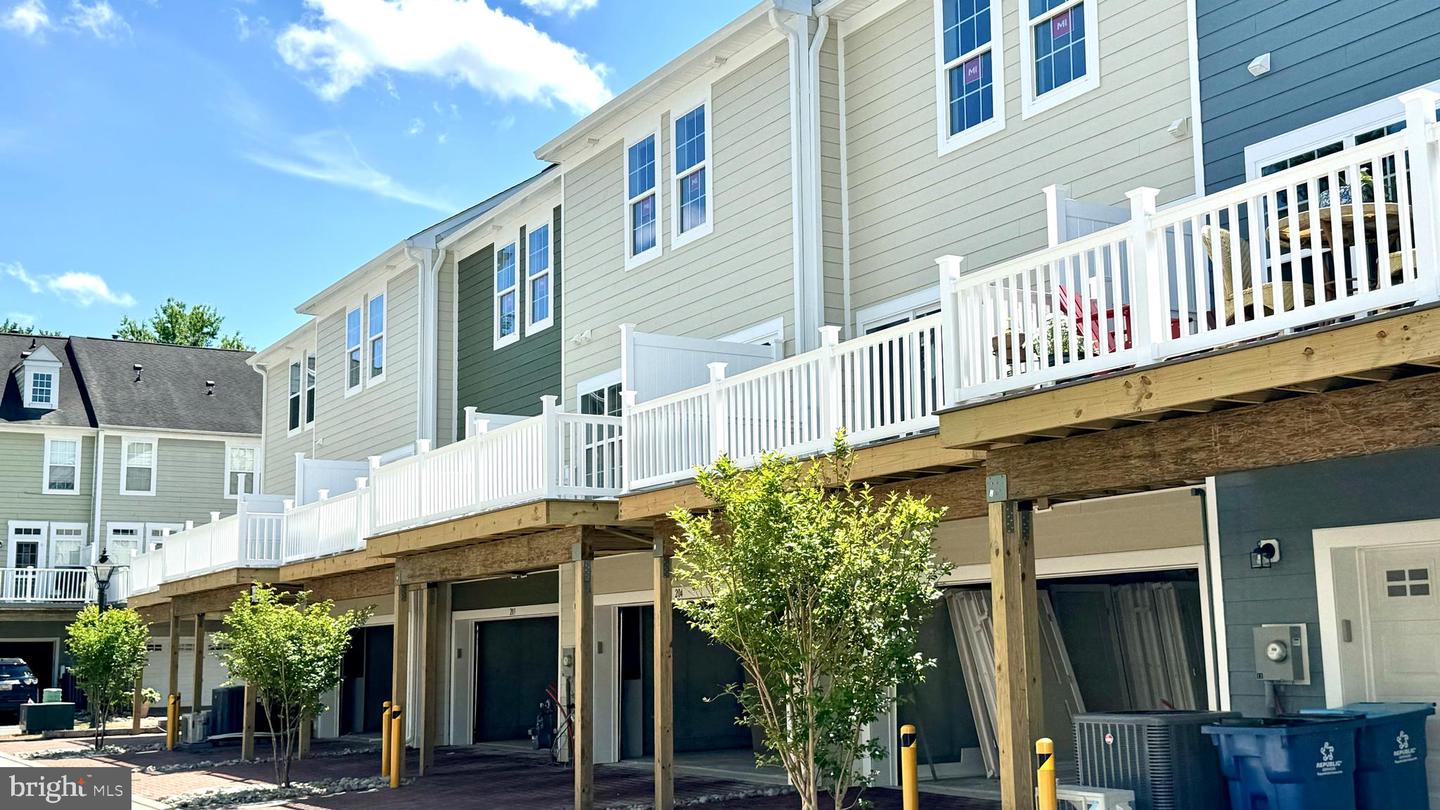 300 Dixon St #204 Property Photo 10