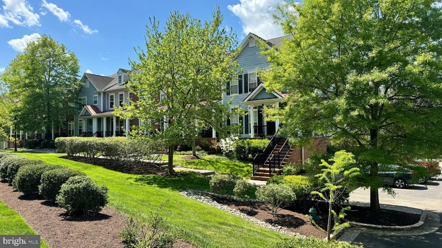 300 Dixon St #204 Property Photo 12