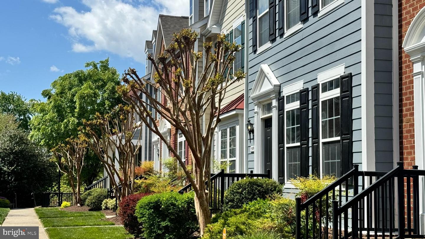 300 Dixon St #204 Property Photo 16