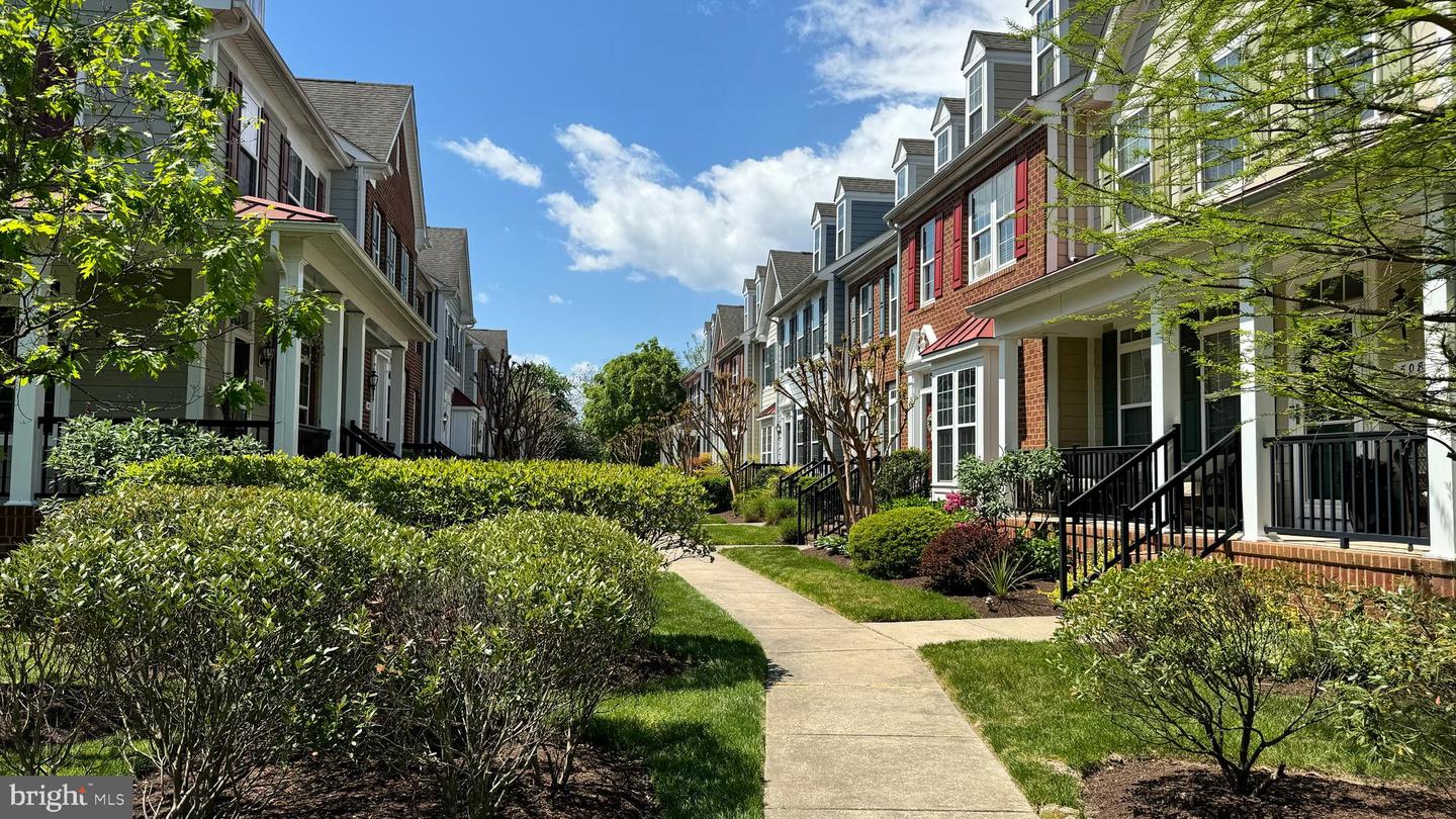 300 Dixon St #204 Property Photo 18