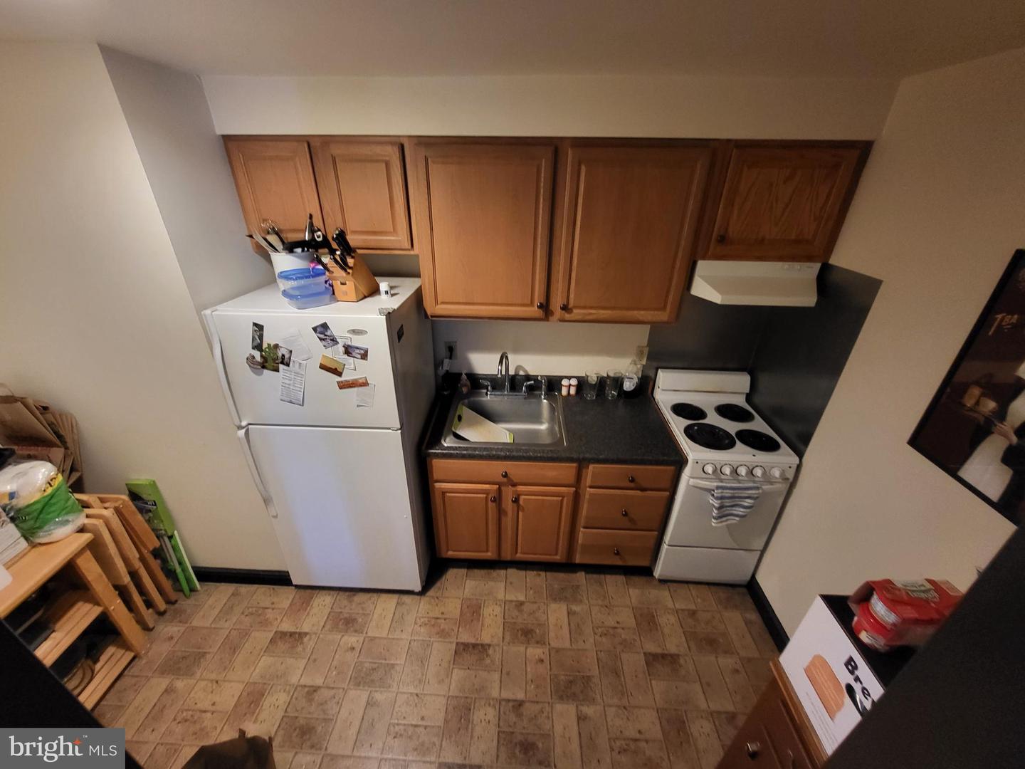 416 Goldsborough St Property Photo 7