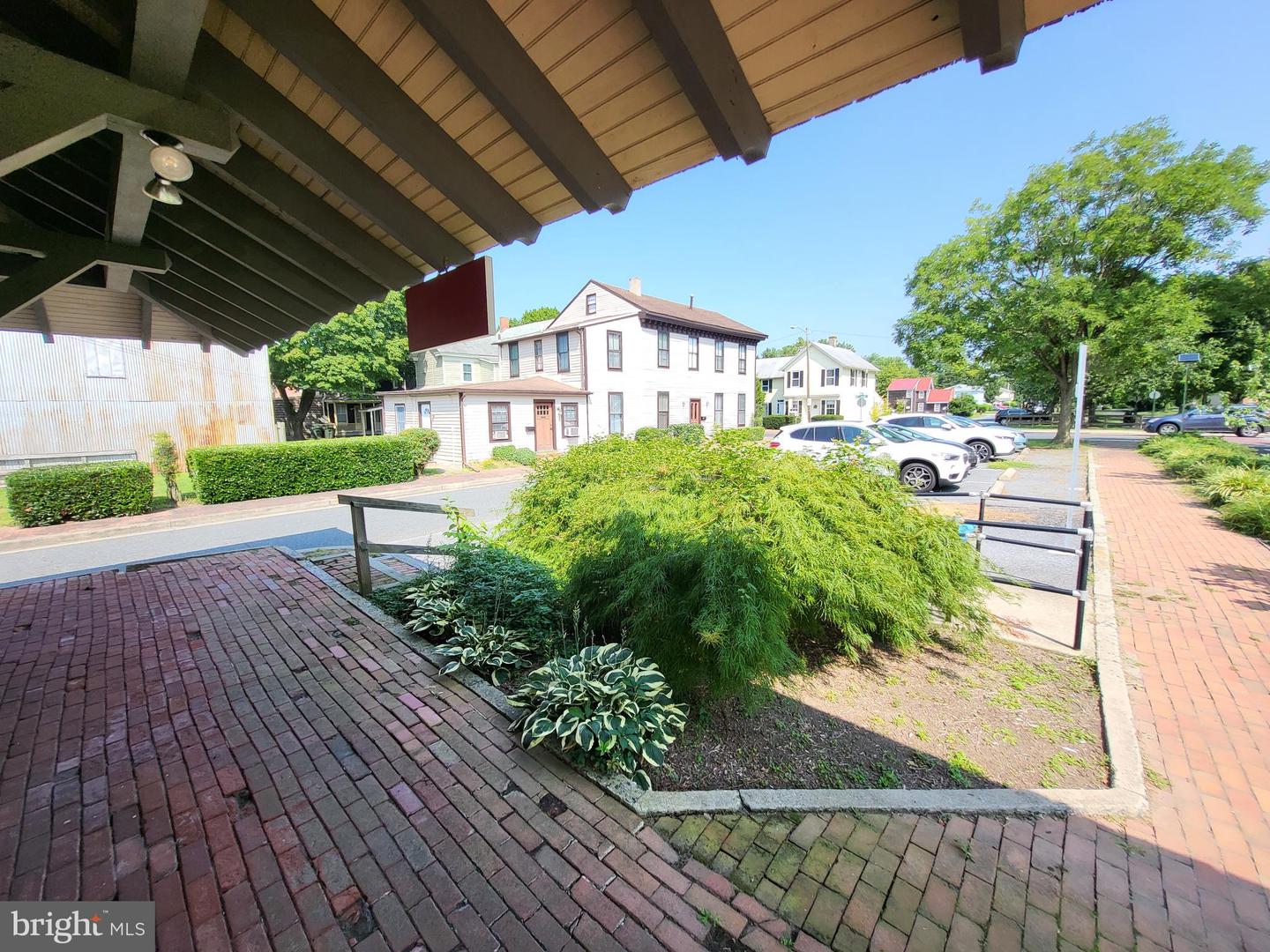 416 Goldsborough St Property Photo 18
