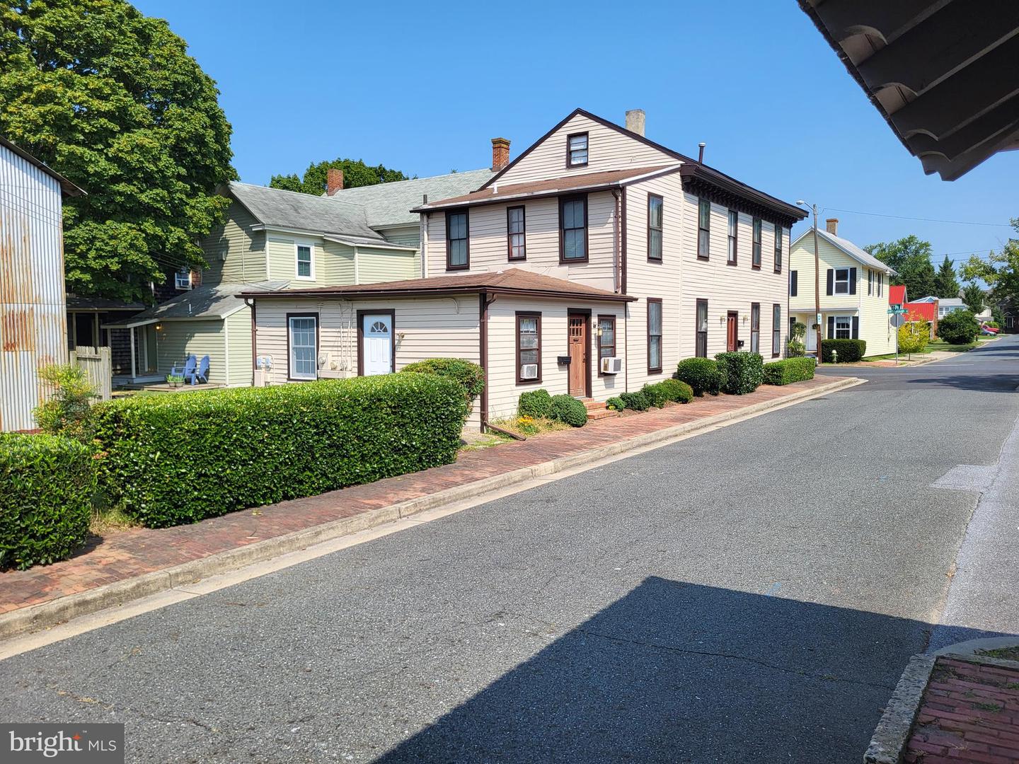 416 Goldsborough St Property Photo 19