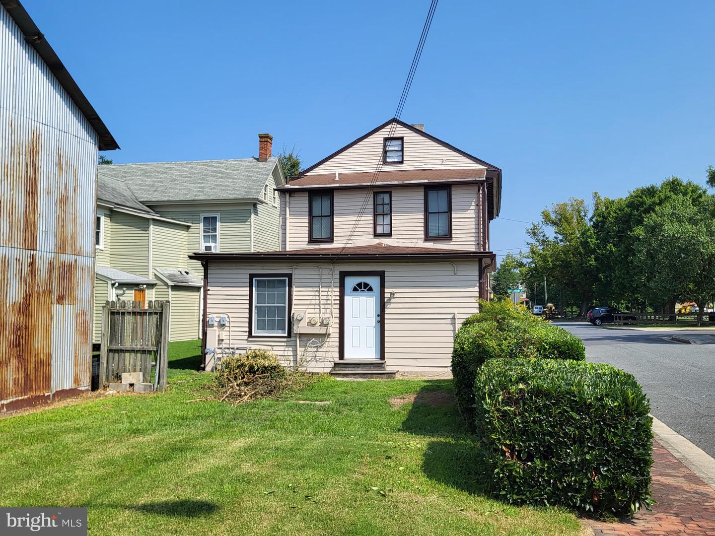 416 Goldsborough St Property Photo 21