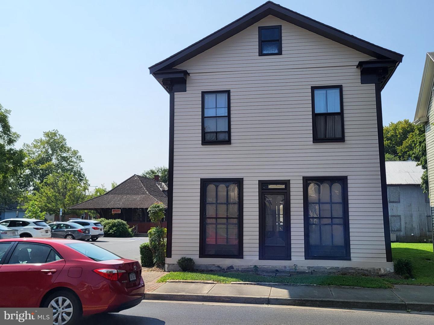 416 Goldsborough St Property Photo 32