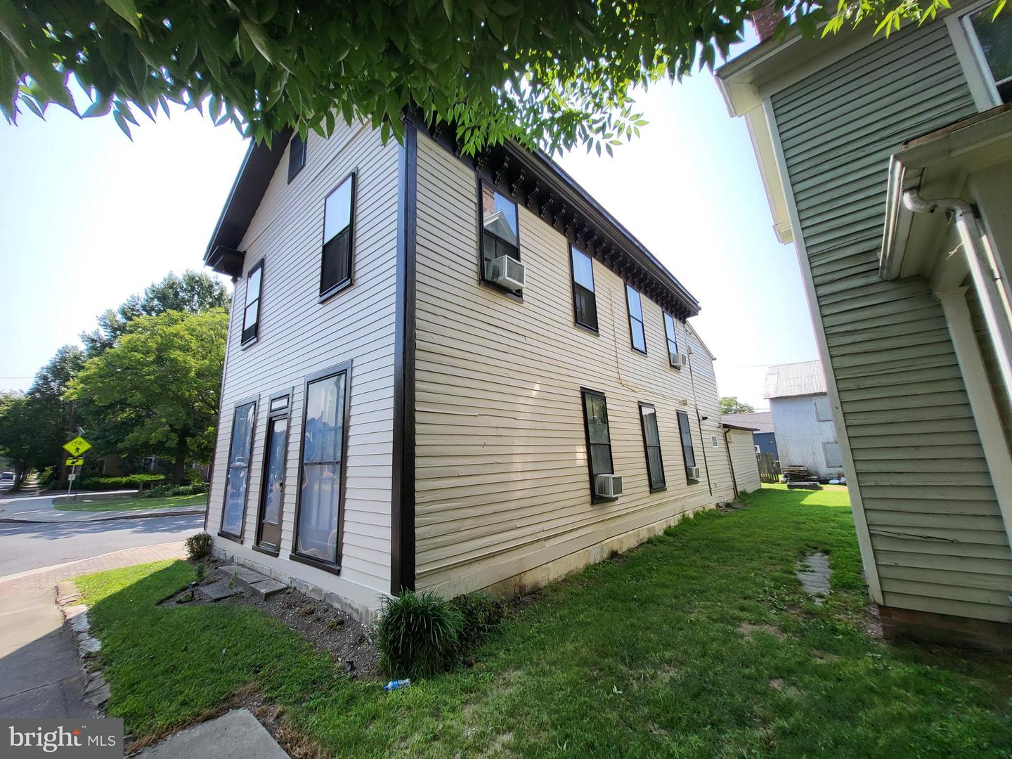 416 Goldsborough St Property Photo 33