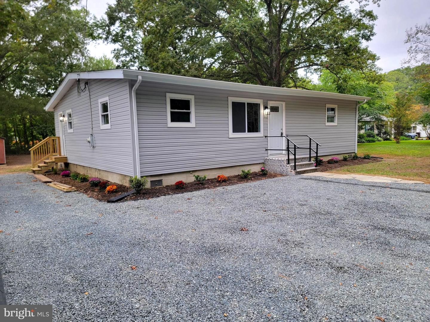 8898 New Rd Property Photo 1