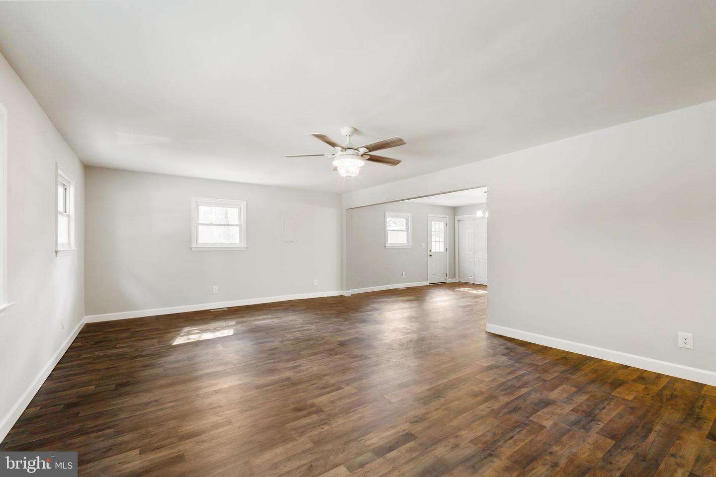 8898 New Rd Property Photo 3