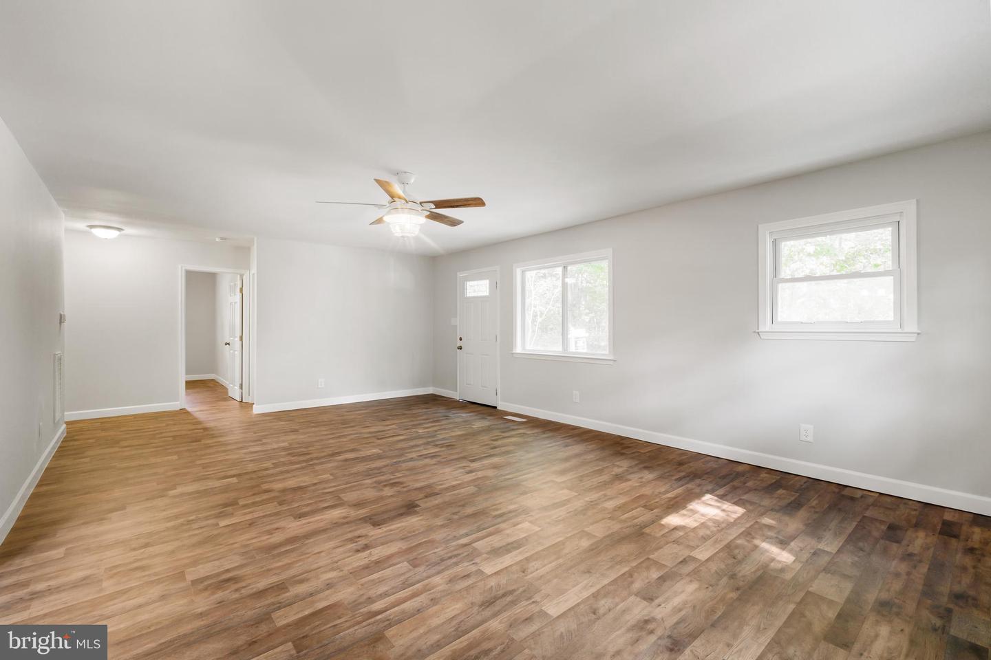8898 New Rd Property Photo 4