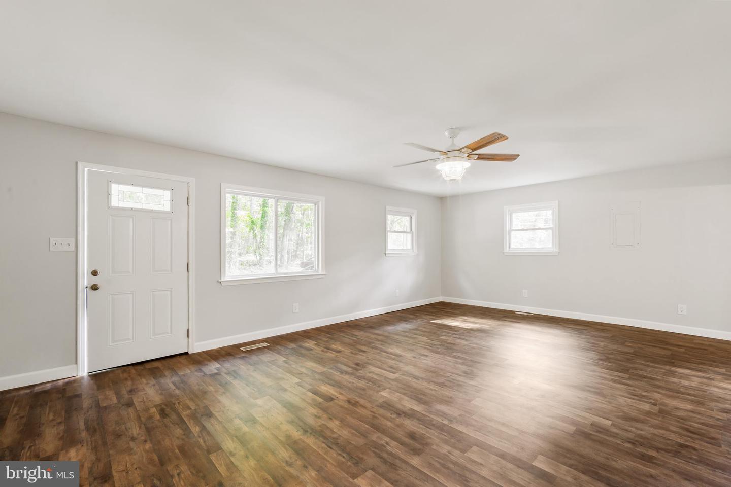 8898 New Rd Property Photo 5