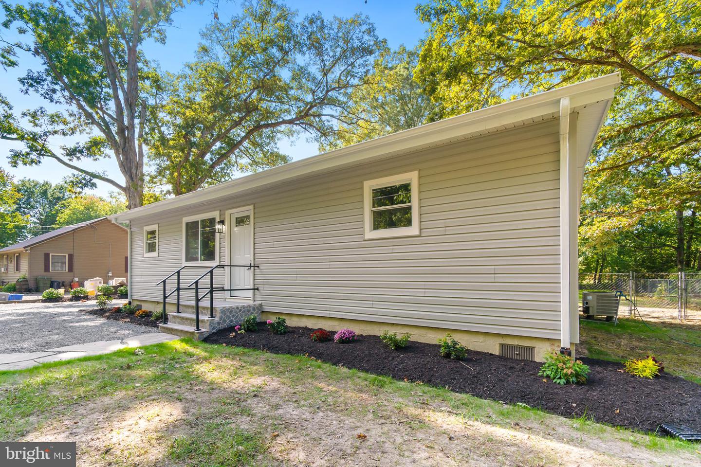 8898 New Rd Property Photo 10