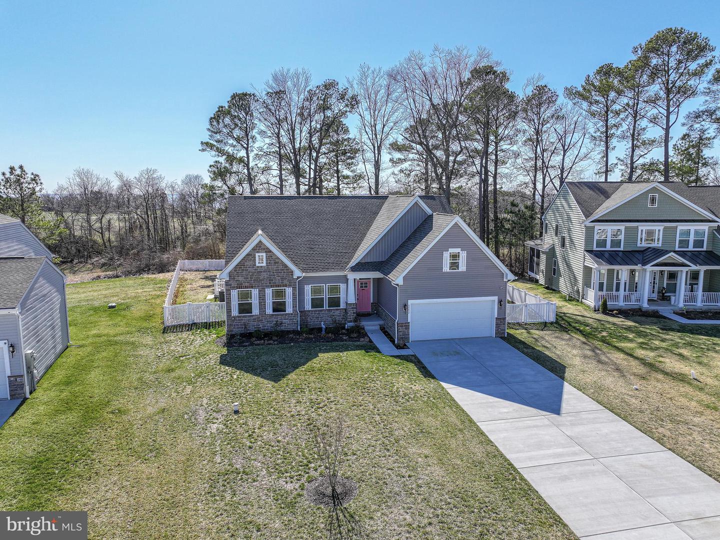 5582 Trafalgar Cir Property Photo 1