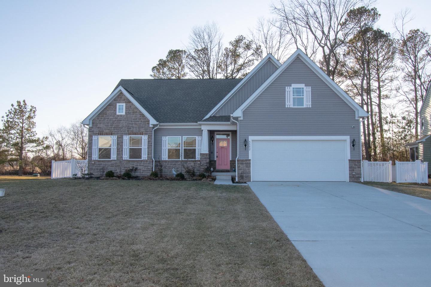5582 Trafalgar Cir Property Photo 6