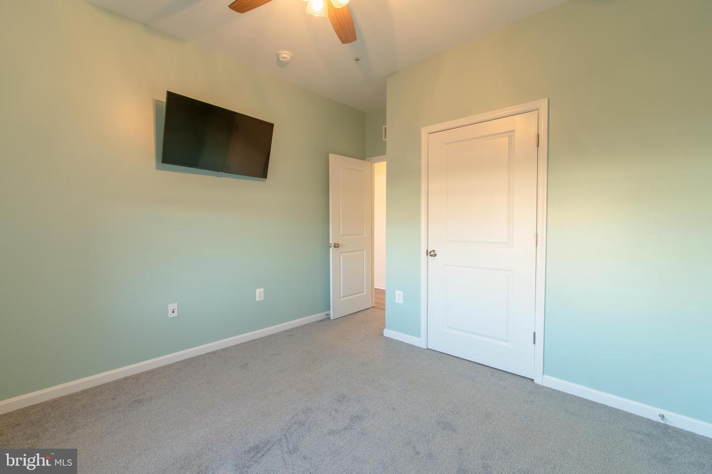 5582 Trafalgar Cir Property Photo 36
