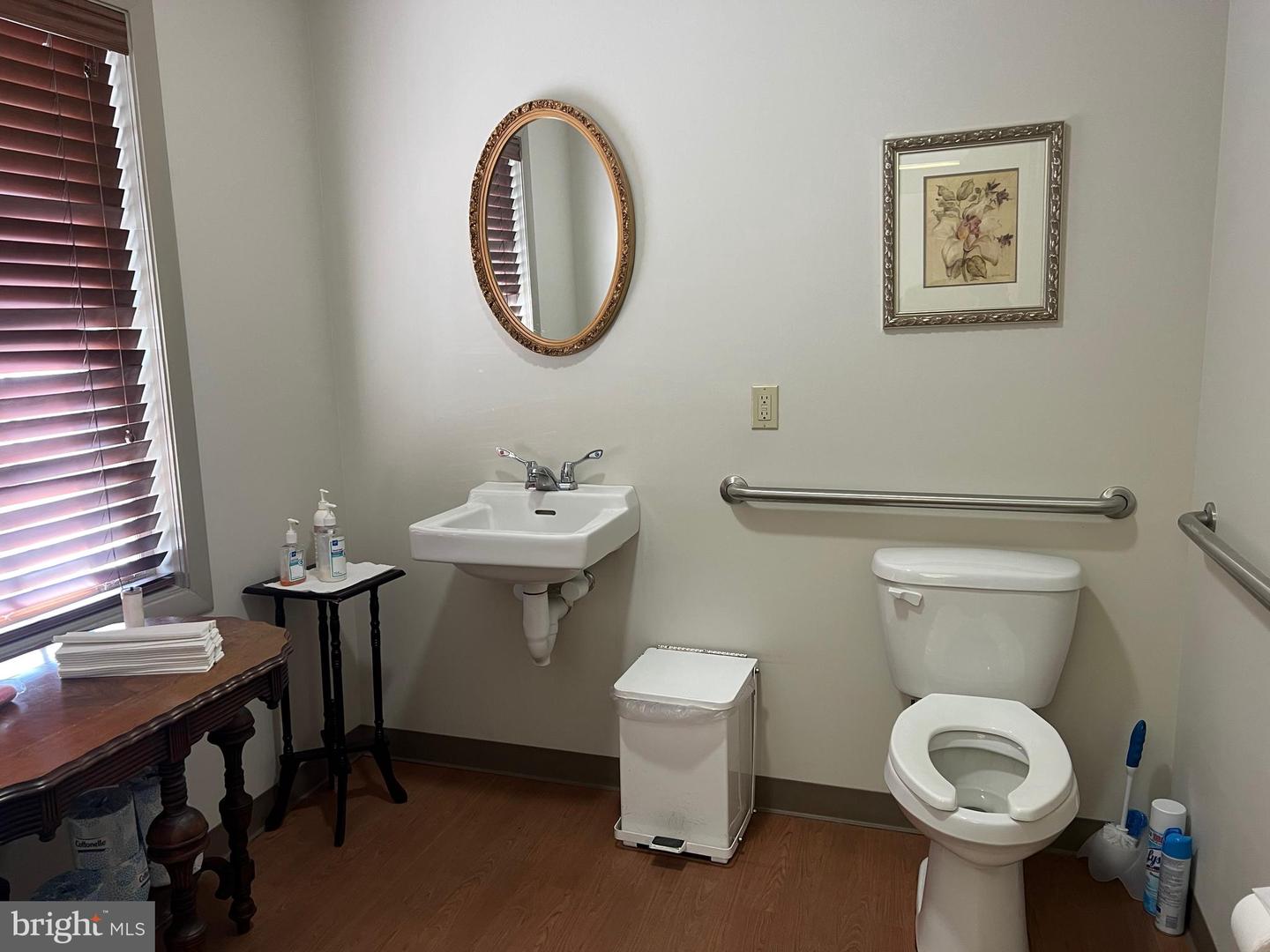 611-a Dutchmans Ln #a Property Photo 11