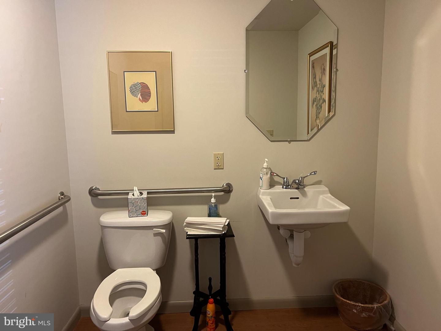 611-a Dutchmans Ln #a Property Photo 12