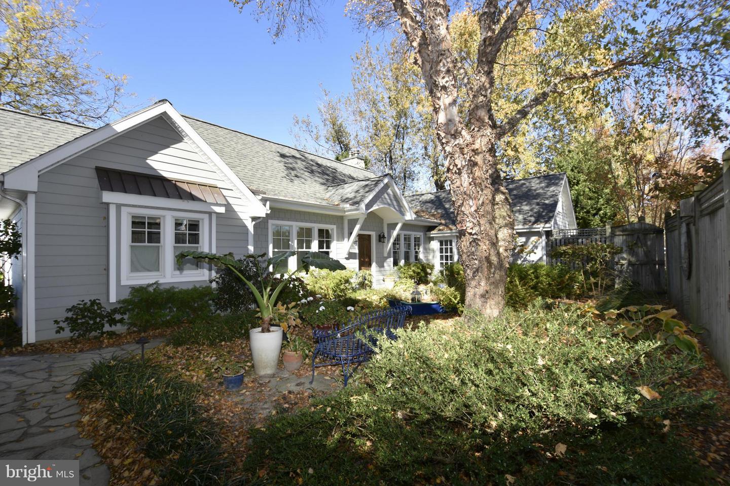 6050 Sunset Ln Property Photo 2