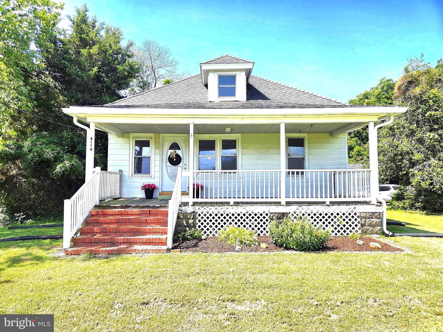 4114 Main St Property Photo 1