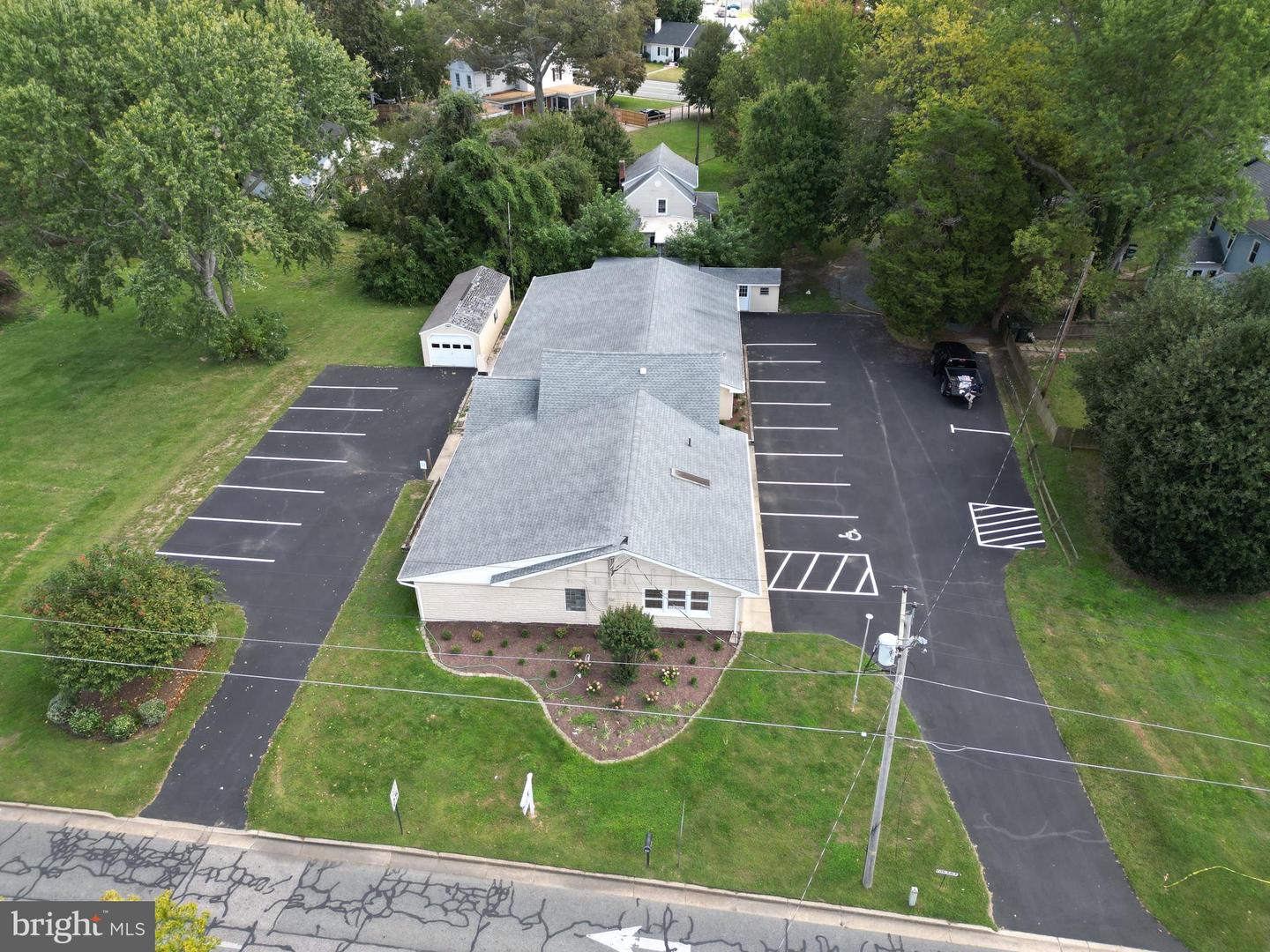 320 Glebe Rd Property Photo 4