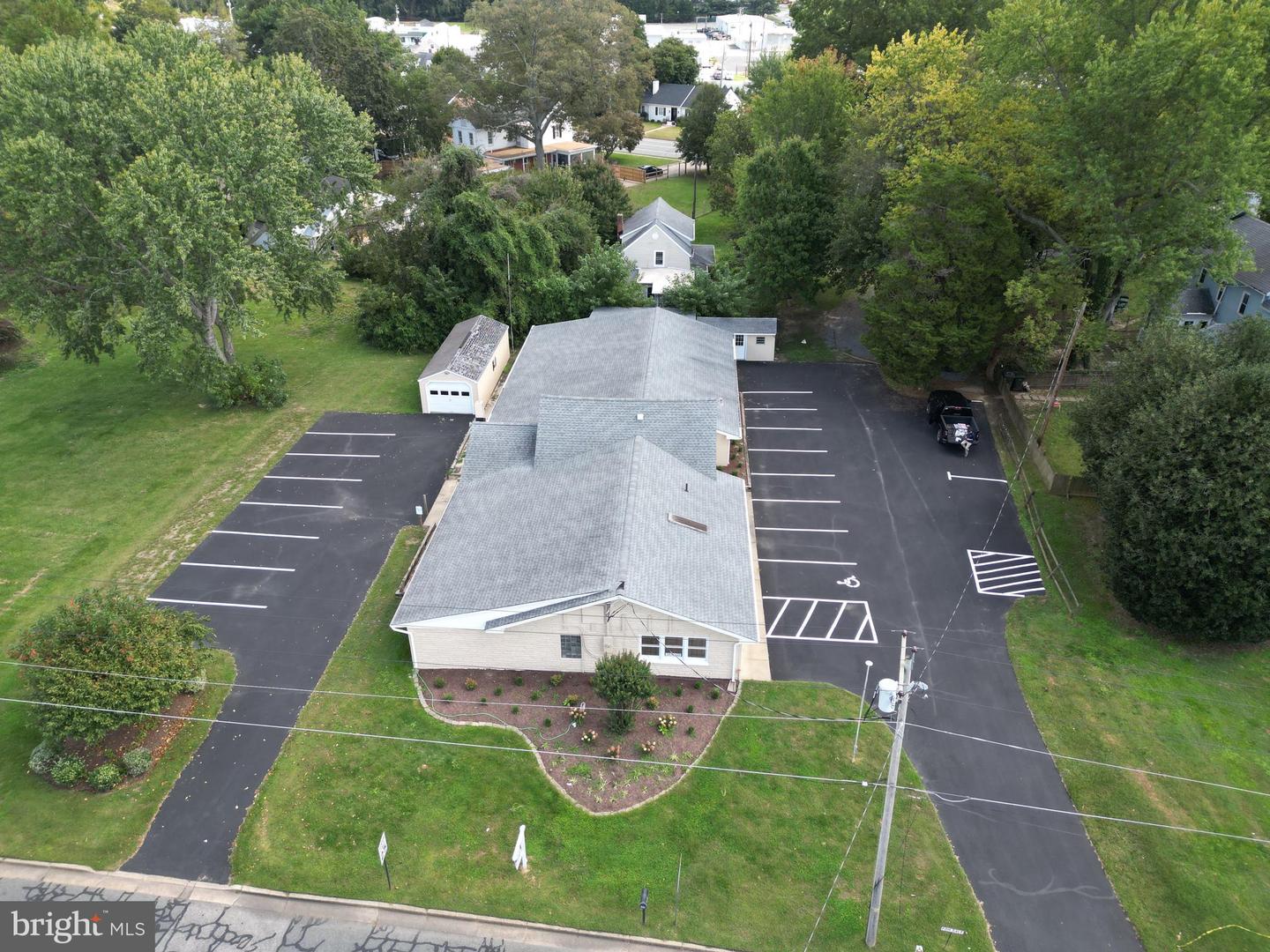320 Glebe Rd Property Photo 25