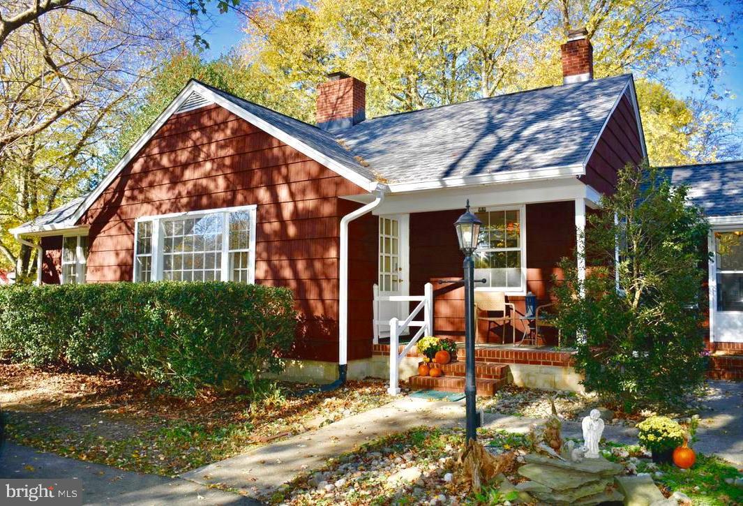 29390 Hawkes Hill Rd Property Photo 1